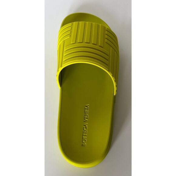 NIB $420 Bottega Veneta Men\'s Rubber Kiwi Slides Sandals 9 US (42 Euro) 690105 main image 12